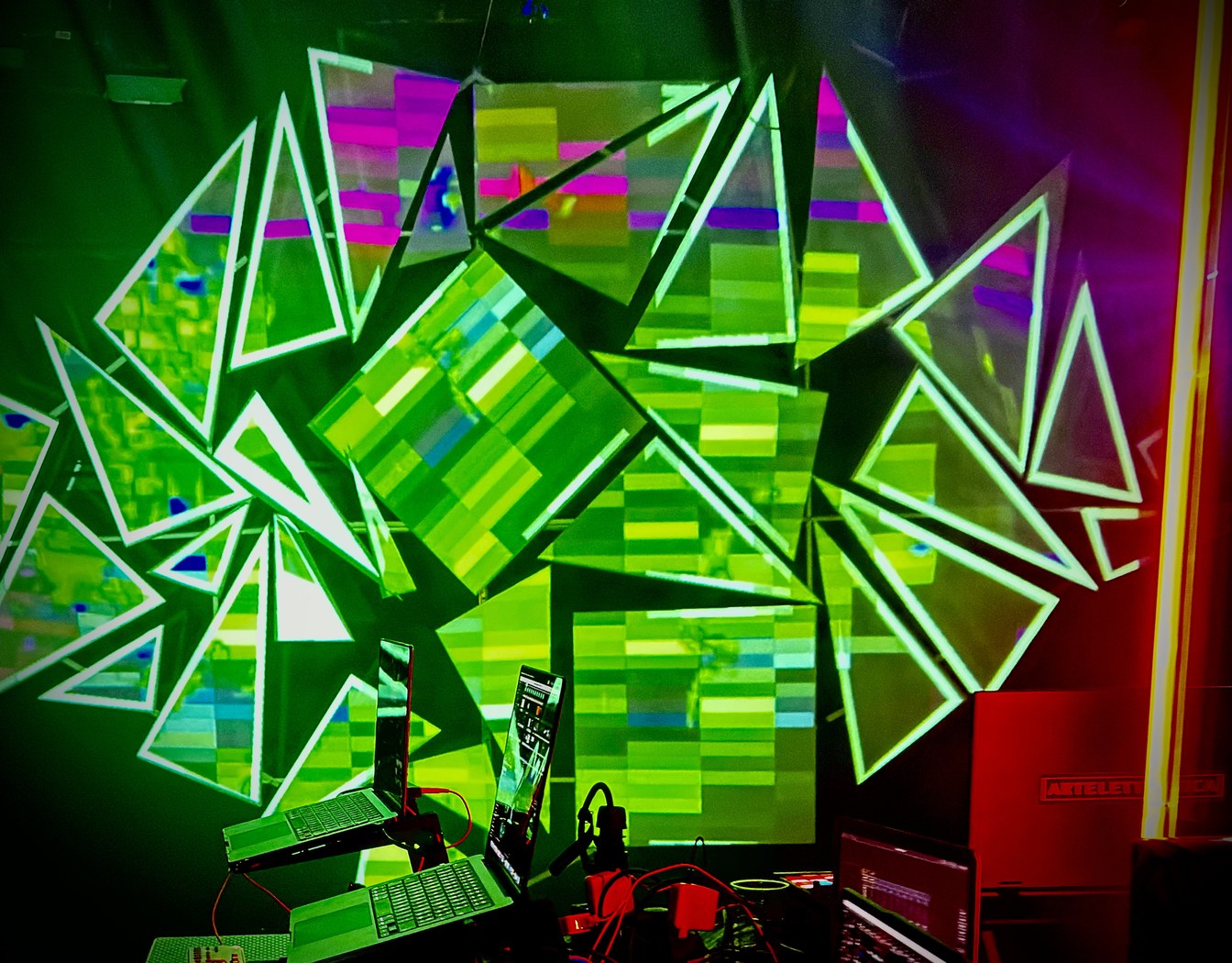 Theatre — Green geometric mapping